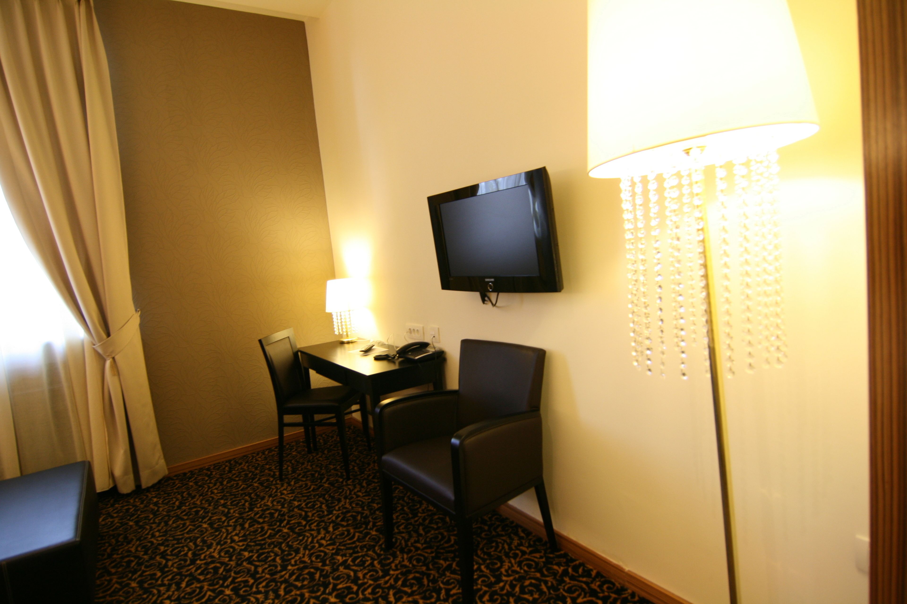 deluxe double room single use, 1 bedroom, accessible, garden view | minibar, in-room safe, desk, soundproofing