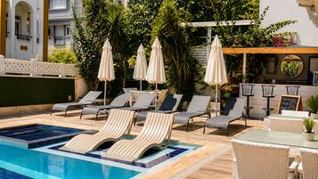 Outdoor pool, sun loungers