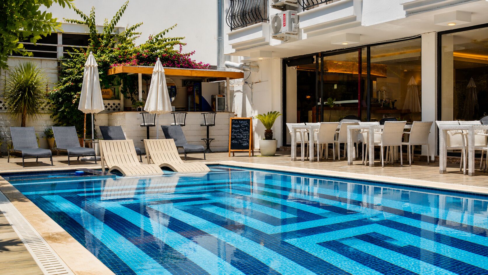 Outdoor pool, pool loungers