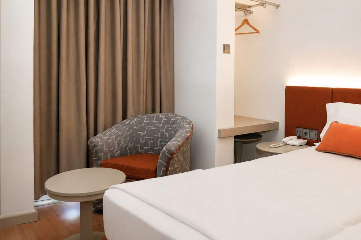 Minibar, bureau, chambres insonorisées, Wi-Fi gratuit