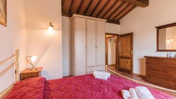 1 bedroom, in-room safe, desk, laptop workspace