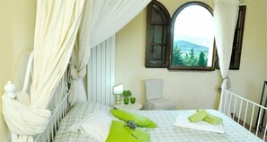 ห้องจูเนียร์สวีท | เครื่องนอนระดับพรีเมียม, ผ  ้านวมขนเป็ด, เตียงพร้อมฟูกเสริมที่นอน