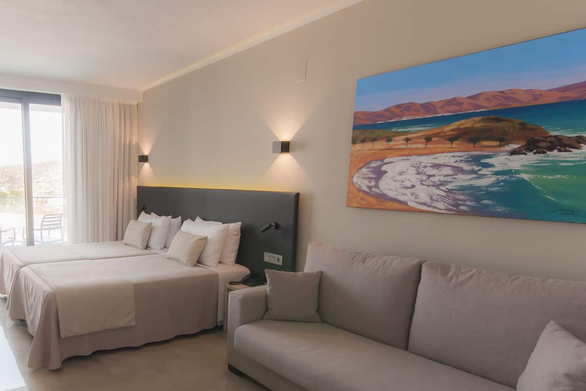 Deluxe Double Room, Sea View (The Level) | 1 bedroom, minibar, individually decorated, individually furnished