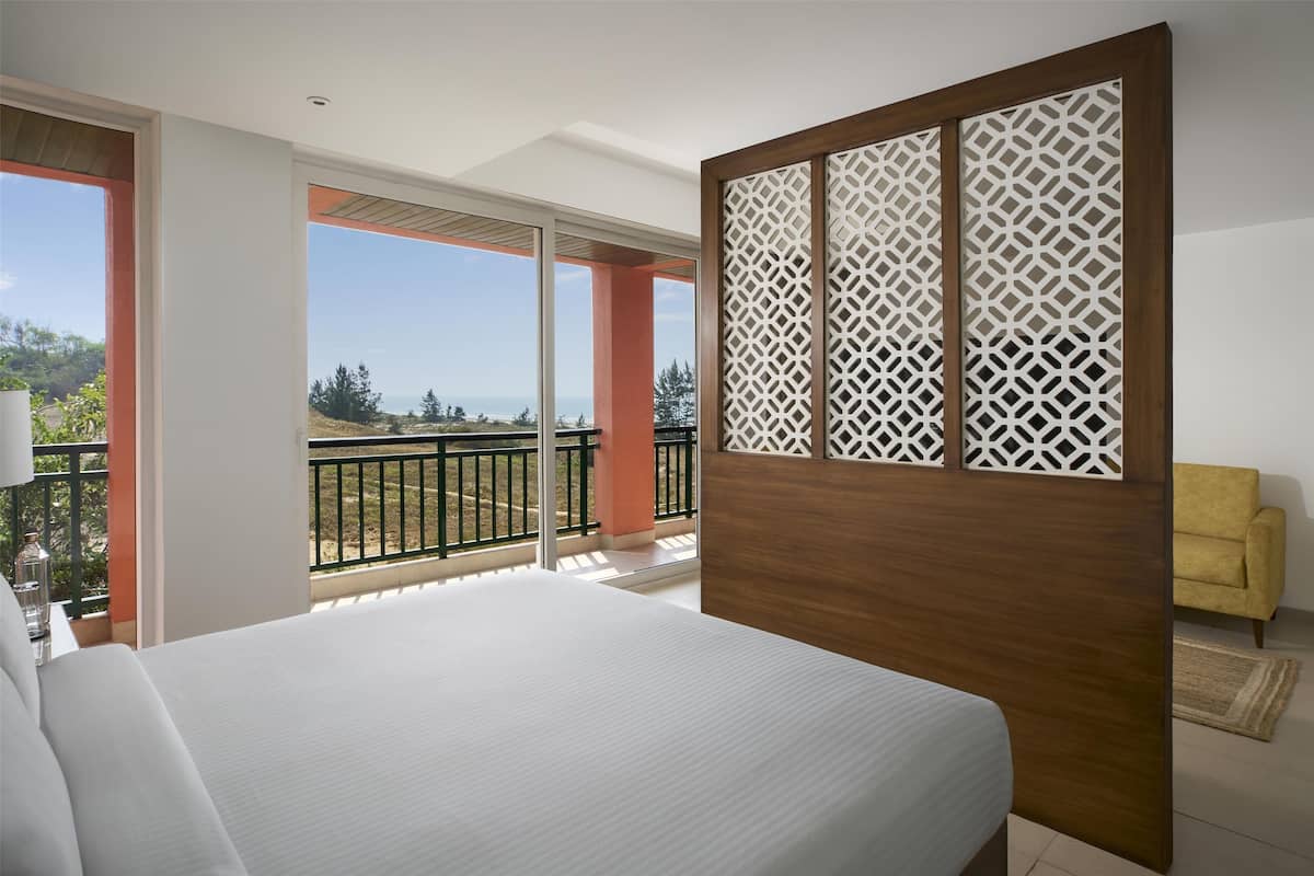 Suite (1 bedroom) | Desk, soundproofing, free WiFi