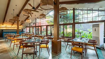 Breakfast, lunch, dinner served; local and international cuisine