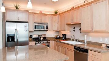 公寓客房, 2 間臥室, 海景, 海濱 | 私人廚房 | 電冰箱、微波爐、烤箱、爐台