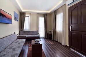 Apartment, 1 Bedroom | Living area