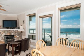 Condo, 2 Bedrooms, Ocean View, Beachfront | Living area