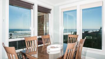 Condo, 2 Bedrooms, Ocean View, Beachfront | In-room dining