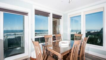 公寓客房, 2 間臥室, 海景, 海濱 | 房內用餐區