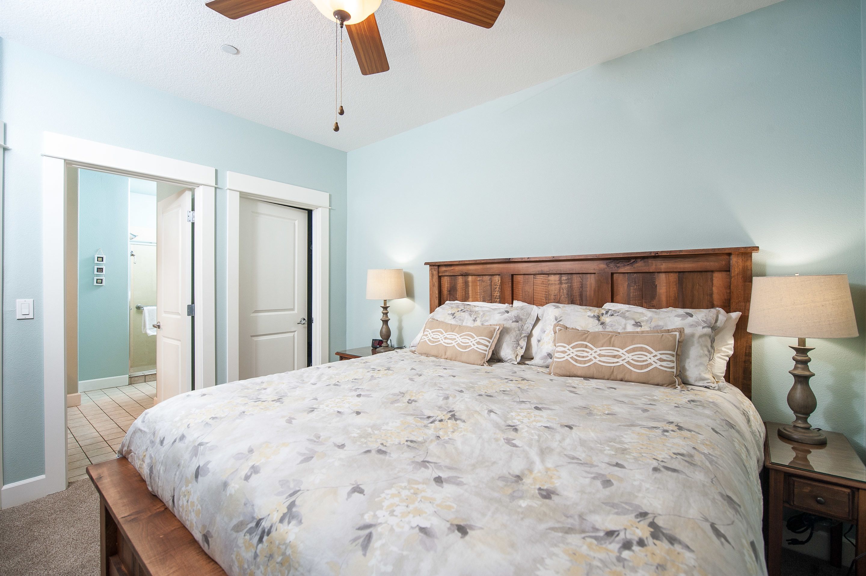 Condo, 2 phòng ngủ, quang cảnh biển, sát bãi biển | 2 phòng ngủ, bộ đồ giường cao cấp, trang trí khác biệt 