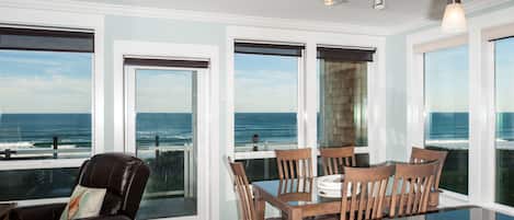 Condo, 2 Bedrooms, Ocean View, Beachfront | In-room dining