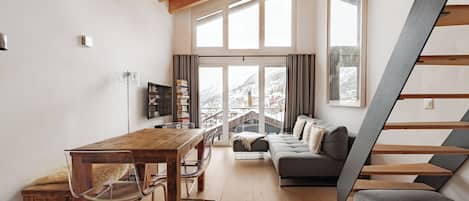 Stelle 10 - One-Bedroom Apartment (top floor) | Desk, blackout curtains, soundproofing, free cots/infant beds