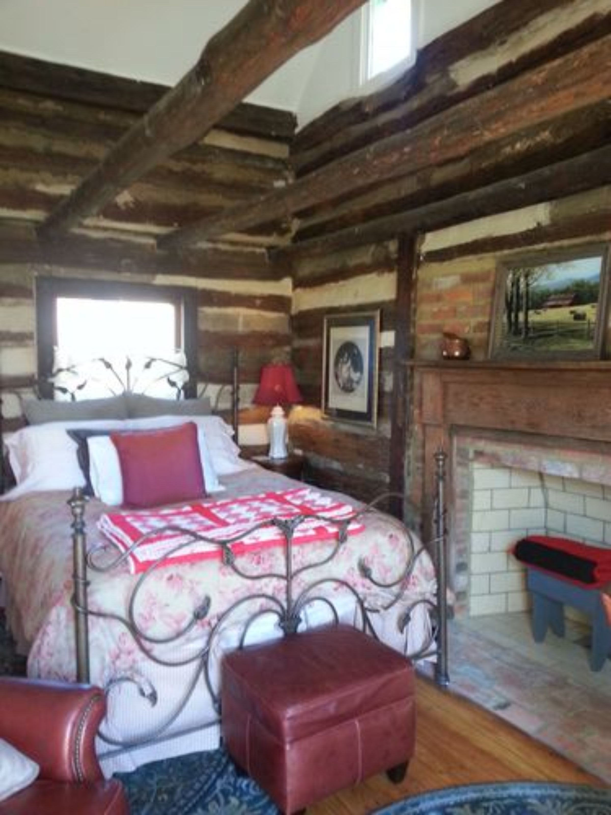 Desk, iron/ironing board, rollaway beds, free WiFi