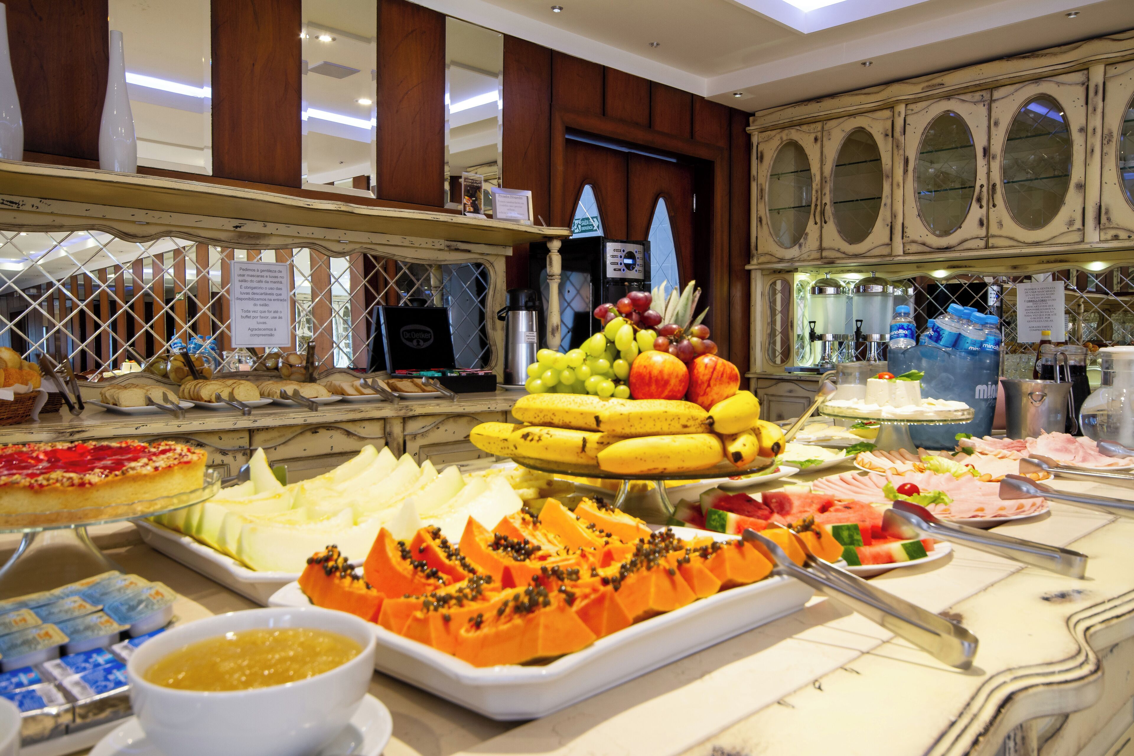 Bao gồm bữa sáng buffet hàng ngày 