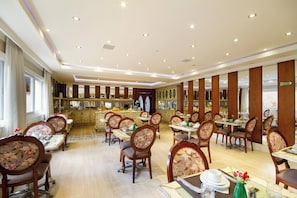 Tägliches inbegriffenes Frühstücksbuffet