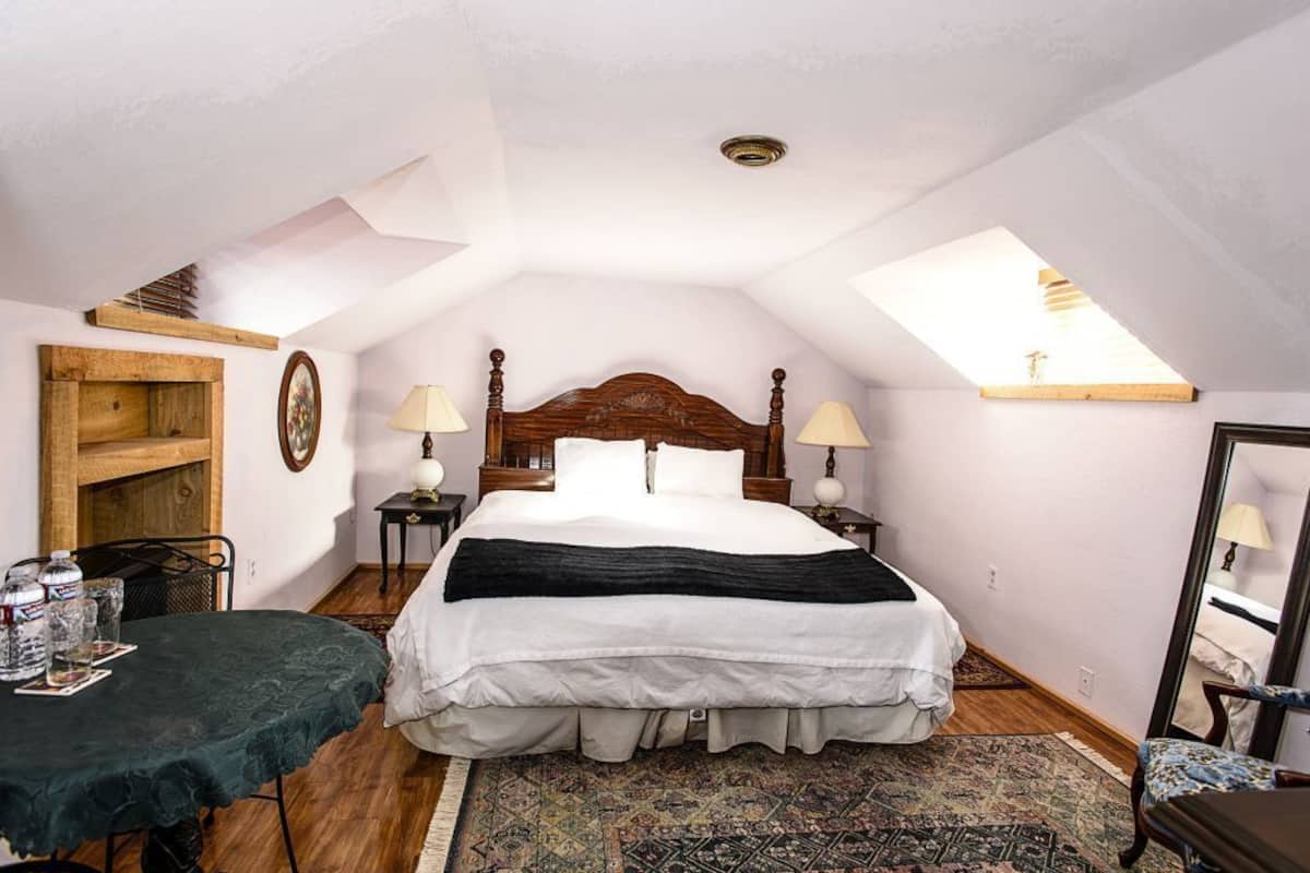 Deluxe Double Room, Ensuite (Ace of Spades) | Free WiFi