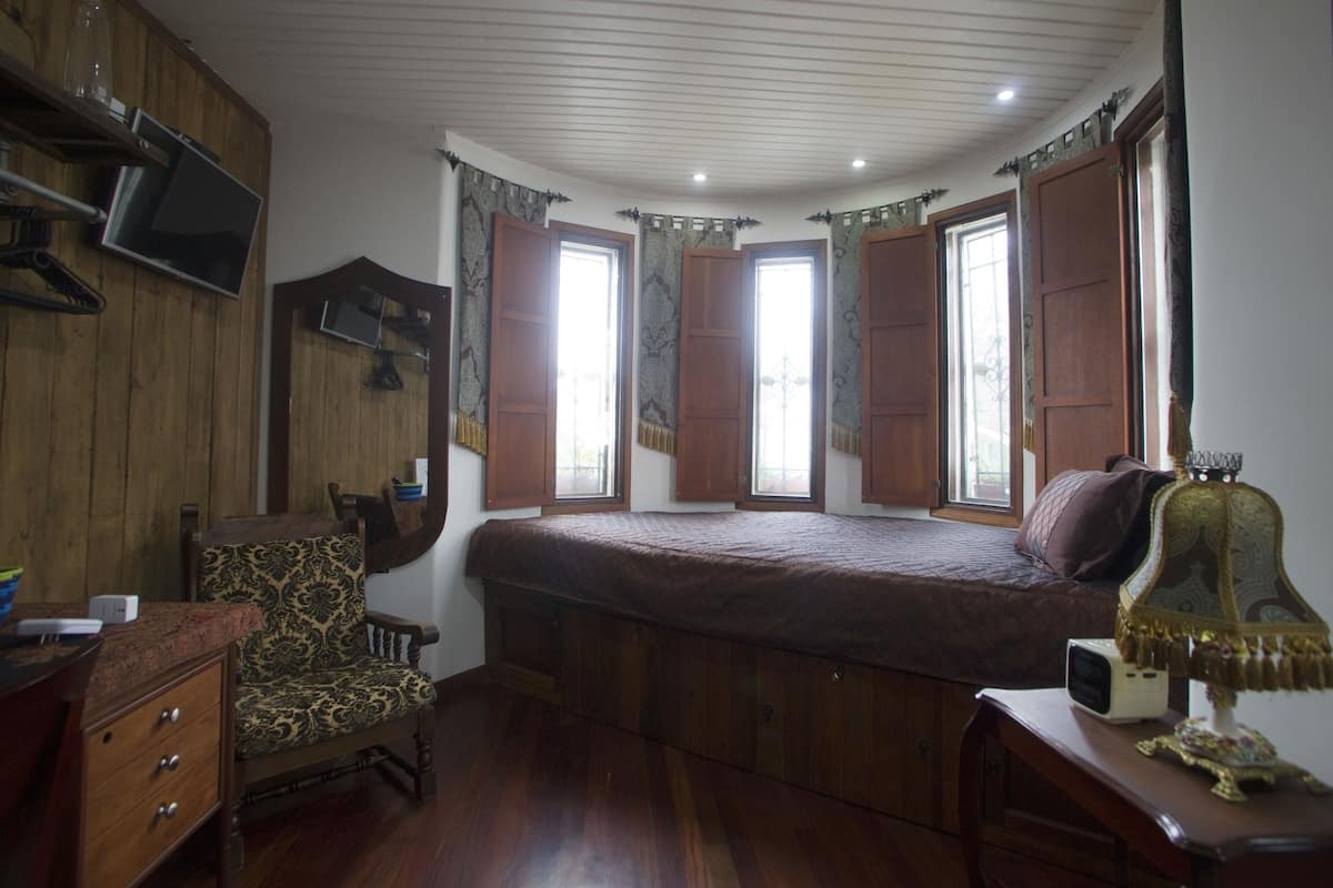 Superior Room | Peralatan tempat tidur premium, tilam berlapik, peti besi dalam bilik 
