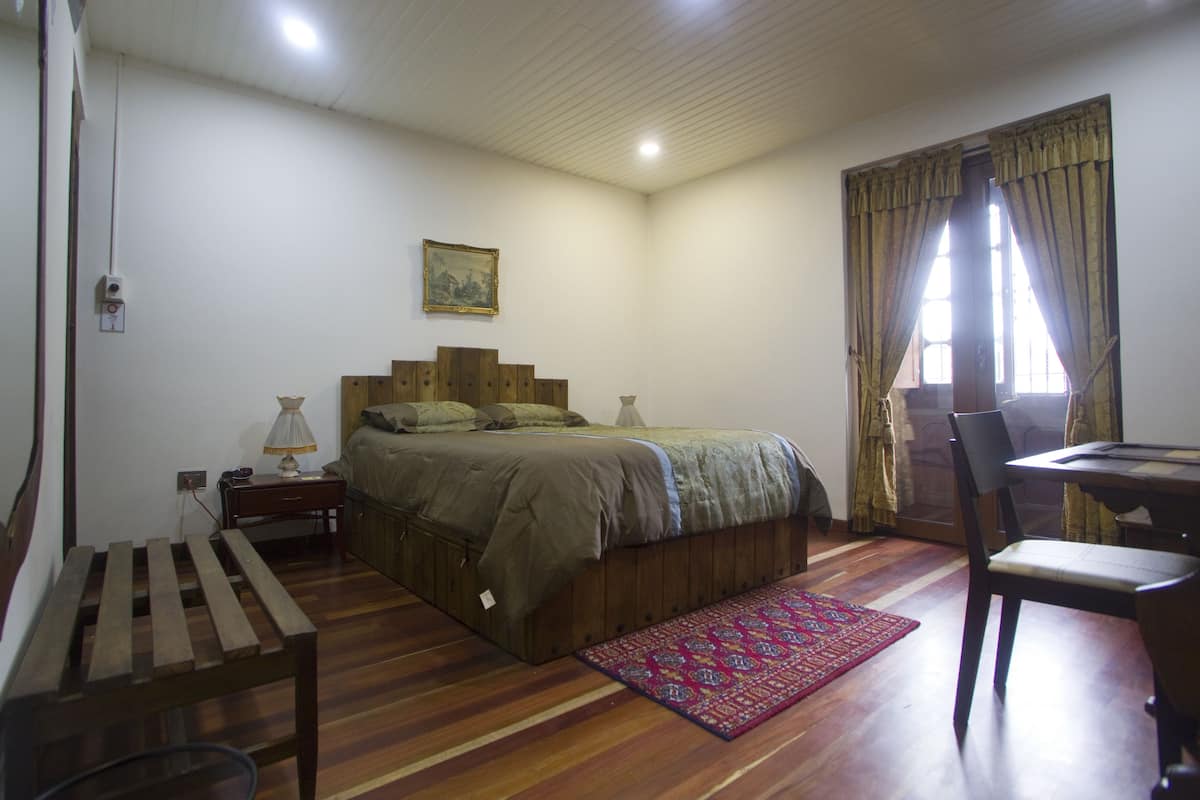 Suite | Peralatan tempat tidur premium, tilam berlapik, peti besi dalam bilik 