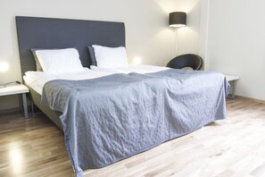 Superior tweepersoonskamer | Een bureau, verduisterende gordijnen, een strijkplank/strijkijzer