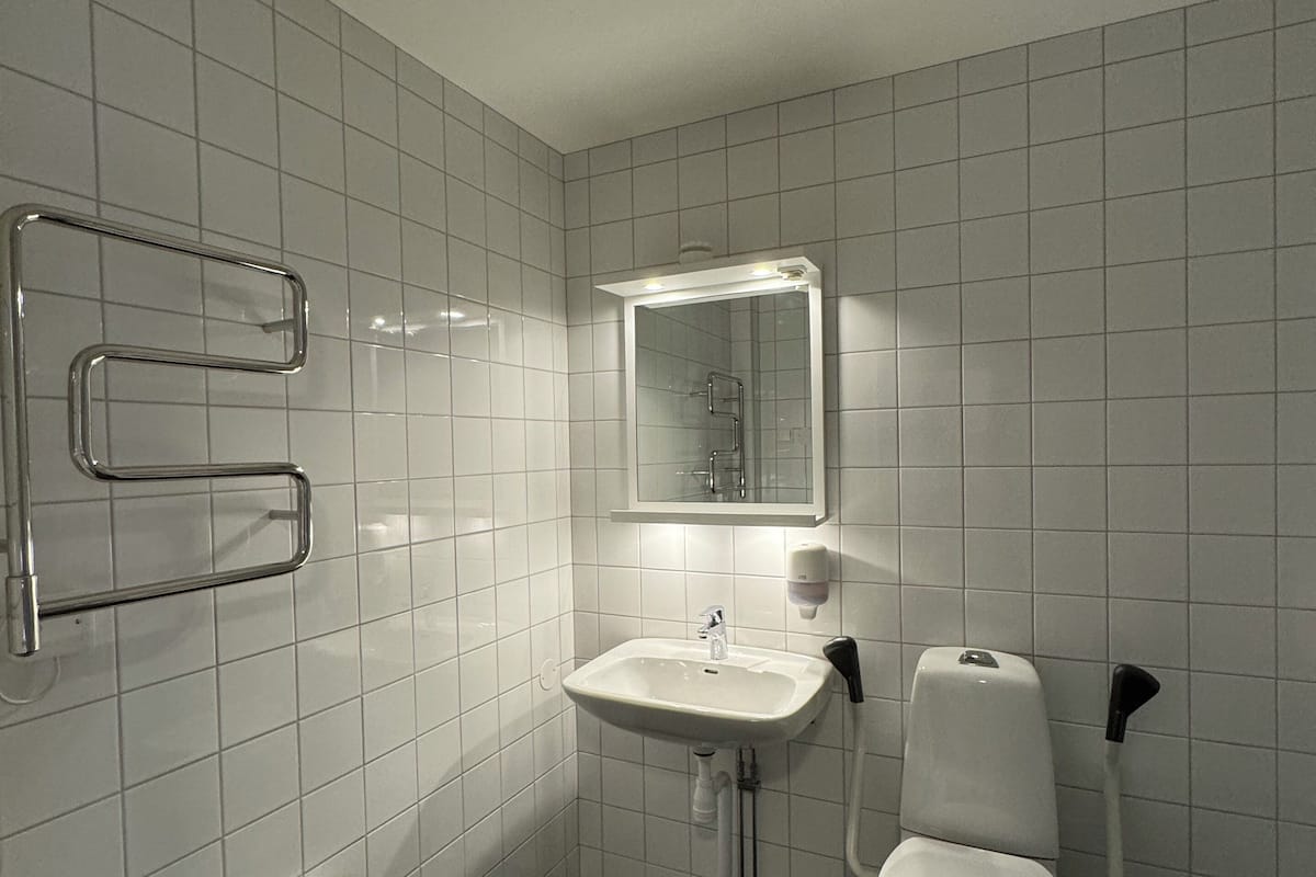 Habitación doble superior | Baño | Regadera, secadora de cabello, toallas