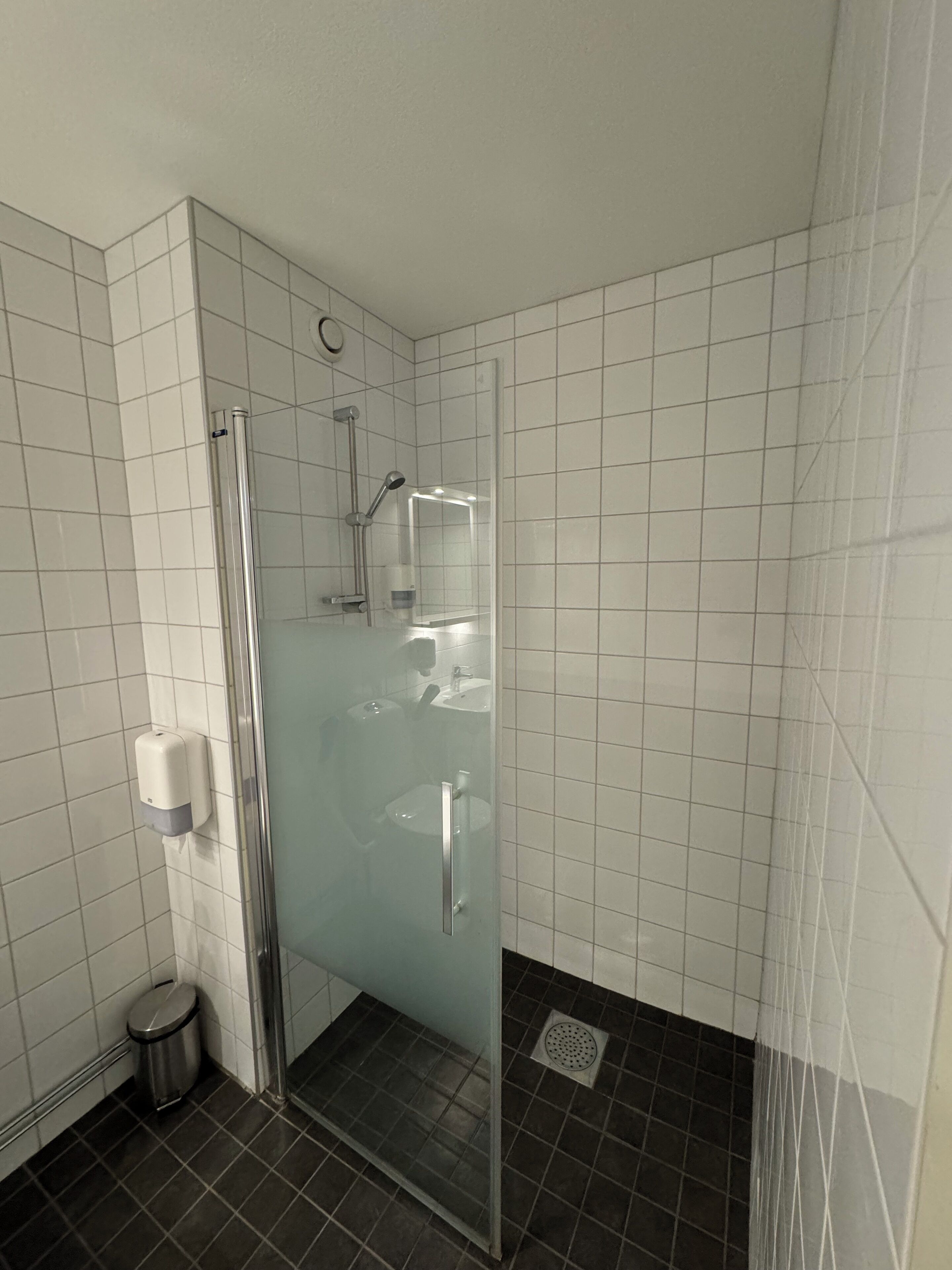 Superior Double Room | Bathroom | Shower, hair dryer, towels