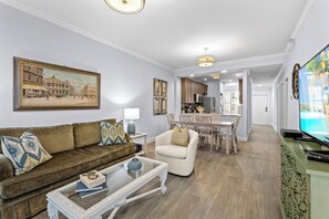 Flat-screen TV - Bologna - Luxury 2-BR Condo with Lake & Golf Views at Green Links, Lely Resort. Access to Pool, Hot Tub, Tennis Courts, and Golf Courses. Near Naples Beaches & Downtown (Naples)