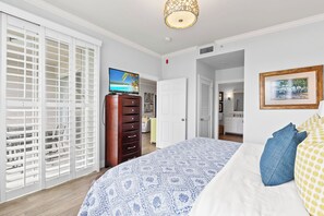 2 bedrooms, desk, iron/ironing board, free WiFi - Bologna - Luxury 2-BR Condo with Lake & Golf Views at Green Links, Lely Resort. Access to Pool, Hot Tub, Tennis Courts, and Golf Courses. Near Naples Beaches & Downtown (Naples)