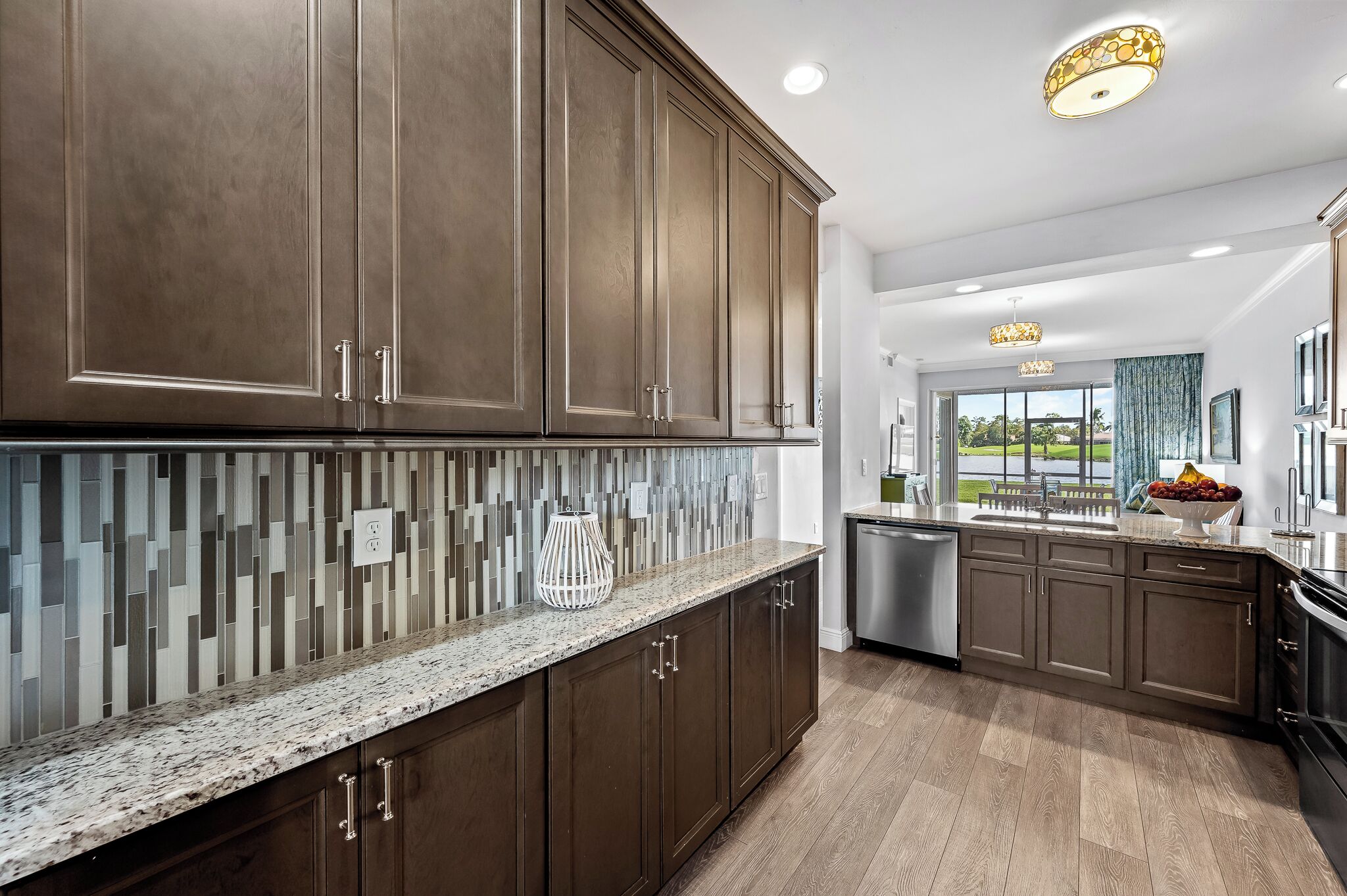 Maison Deluxe, 2 chambres, vue golf, en bord de lac | Cuisine privée | Réfrigérateur, micro-ondes, four, plaque de cuisson