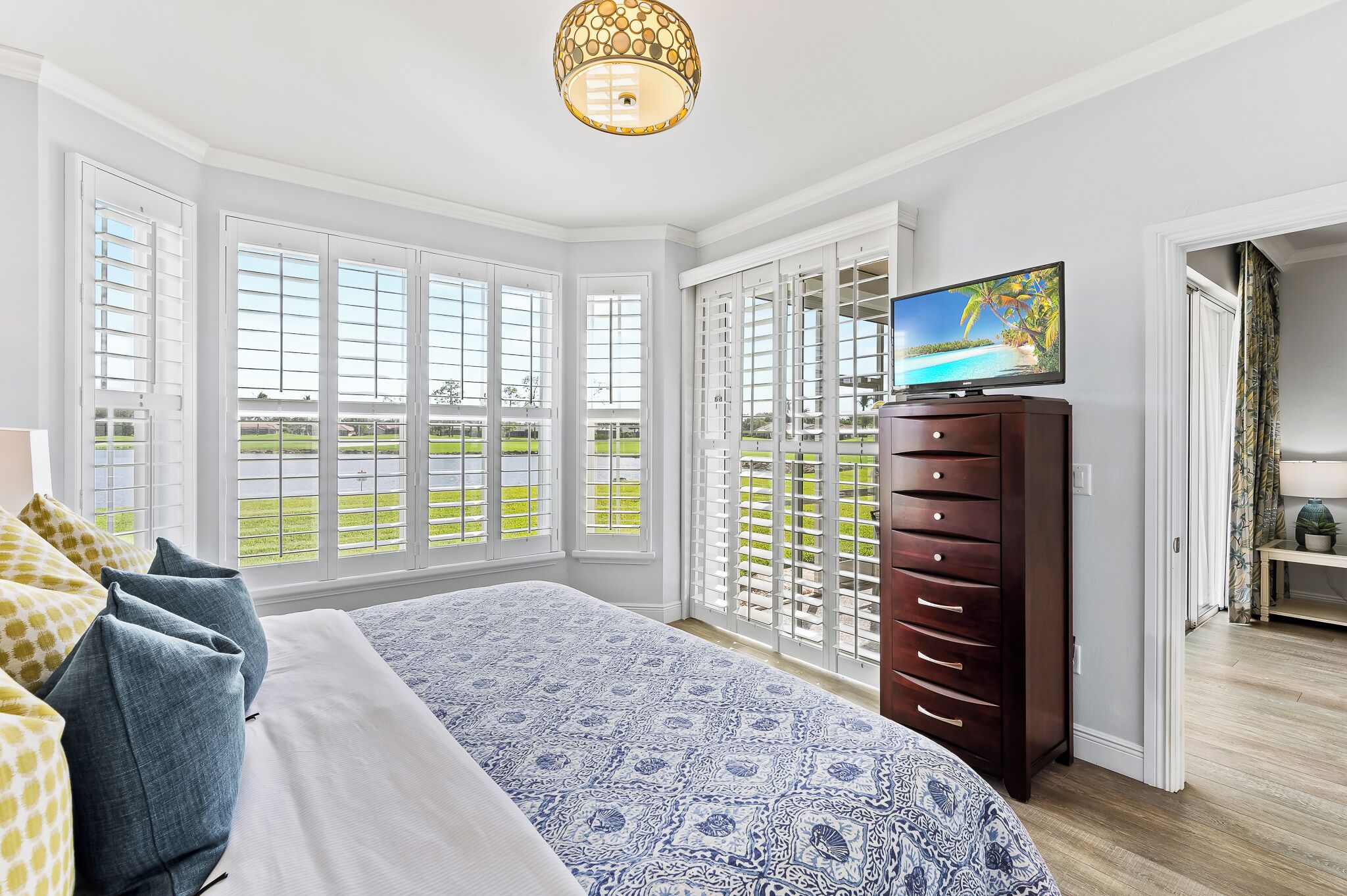 2 slaapkamers, een bureau, een strijkplank/strijkijzer, gratis wifi