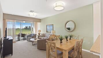 Deluxe House, 2 Bedrooms, Golf View, Lakeside | Dining room