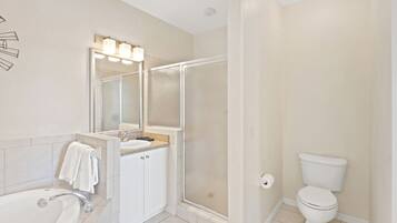 Deluxe House, 2 Bedrooms, Golf View, Lakeside | Bathroom | Shower, hair dryer, towels