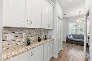 Casa luxo, 3 quartos, vista para o campo de golfe, ao lado do lago | Cozinha privada | Geladeira, micro-ondas, fogão, cooktop