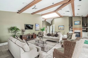 Lobby sitting area - Asiago Vacation Rental at Lely Resort. Newly Furnished 2-Bedroom Condo with Stunning Lake & Golf Views. Spacious Retreat with Private Lanai, Resort Pool, Hot Tub and Gym Access (Naples)