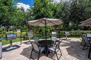 BBQ/picnic Area - Asiago Vacation Rental at Lely Resort. Newly Furnished 2-Bedroom Condo with Stunning Lake & Golf Views. Spacious Retreat with Private Lanai, Resort Pool, Hot Tub and Gym Access (Naples)