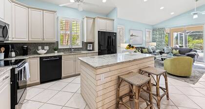 Neapolitan - Newly Renovated 3-BR Luxury Home with Private Pool. Enjoy a Fully Equipped Kitchen and Free Wi-Fi