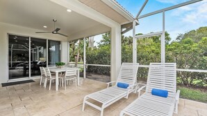 Luksushus, 3 soverom, utsikt mot basseng, ved basseng | Terrasse/patio