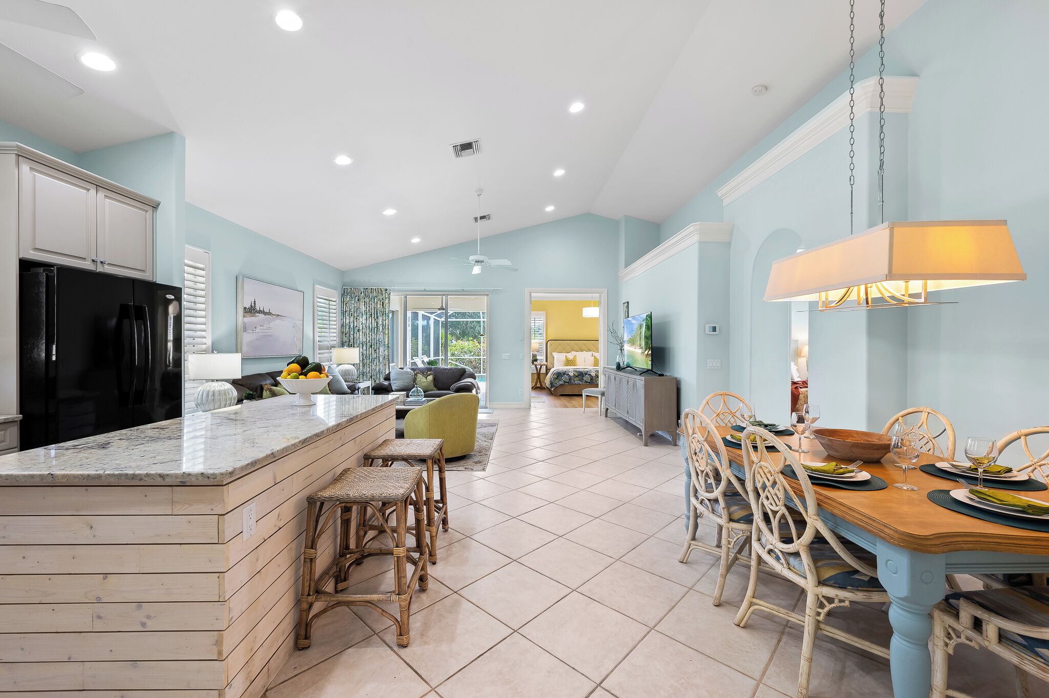 Casa Luxo, 3 quartos, VIsta para a piscina, Do lado da piscina | Cozinha privada | Geladeira, micro-ondas, fogão, cooktop