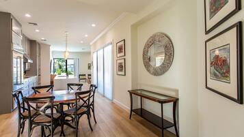 Luxury House, 5 Bedrooms, Pool View, Poolside | Dining room