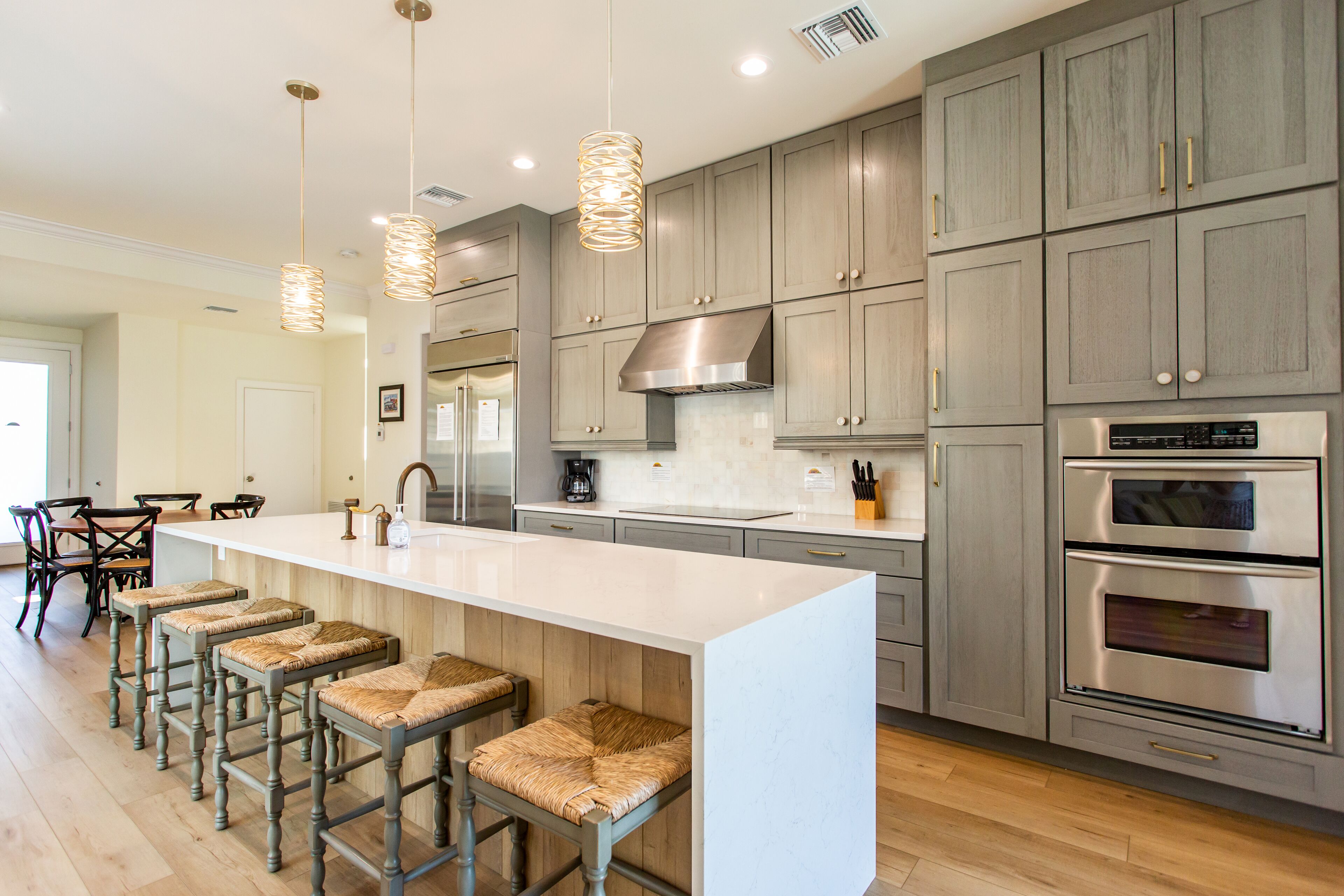 Luxury House, 4 Bedrooms, Pool View, Poolside | Private kitchen | Fridge, microwave, oven, stovetop