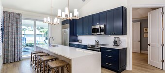 Tuscan Vacation Rental. Stylish 3-Bedroom Getaway Near Vanderbilt Beach Enjoy a Private Pool, Spacious Layout, and Modern Comforts Perfect for Families, Groups, and Pet-Friendly Stays