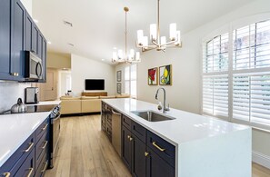 Oven, coffee/tea maker, highchair - Tuscan Vacation Rental. Stylish 3-Bedroom Getaway Near Vanderbilt Beach Enjoy a Private Pool, Spacious Layout, and Modern Comforts Perfect for Families, Groups, and Pet-Friendly Stays (Naples)