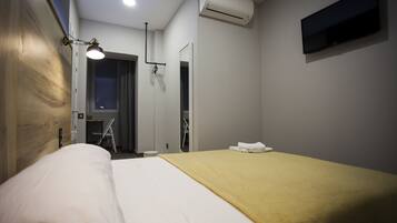 Double Room | Individually decorated, desk, blackout curtains, soundproofing