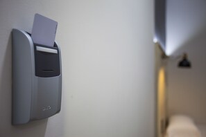 Decoración personalizada, escritorio y cortinas blackout