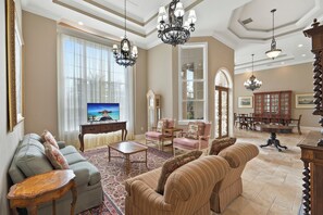 Luxury House, 6 Bedrooms, Garden View, Garden Area | Living room