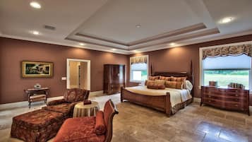 Luxury House, 6 Bedrooms, Garden View, Garden Area | 8 bedrooms, desk, iron/ironing board, free WiFi