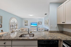 Luxury House, 1 Bedroom, City View, Executive Level | Private kitchenette | Fridge, microwave, oven, stovetop - Le Monaco - Romantic 1 BR Condo Steps from 5th Ave S. Chic Coastal Retreat with King Bed and Beach Access. Perfect Location for Couples Near Dining, Shopping, and Naples Beach (Naples)