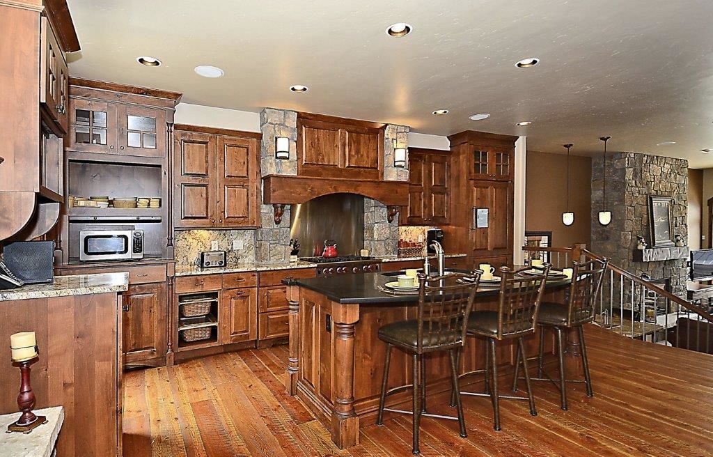 Luxury House, 4 Bedrooms | Private kitchen | Fridge, microwave, oven, stovetop