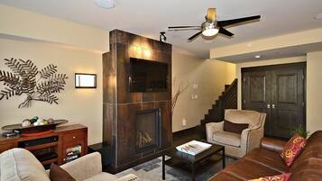 Luxury House, 3 Bedrooms | Living area | DVD player