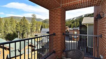 Luxury House, 3 Bedrooms | Balcony